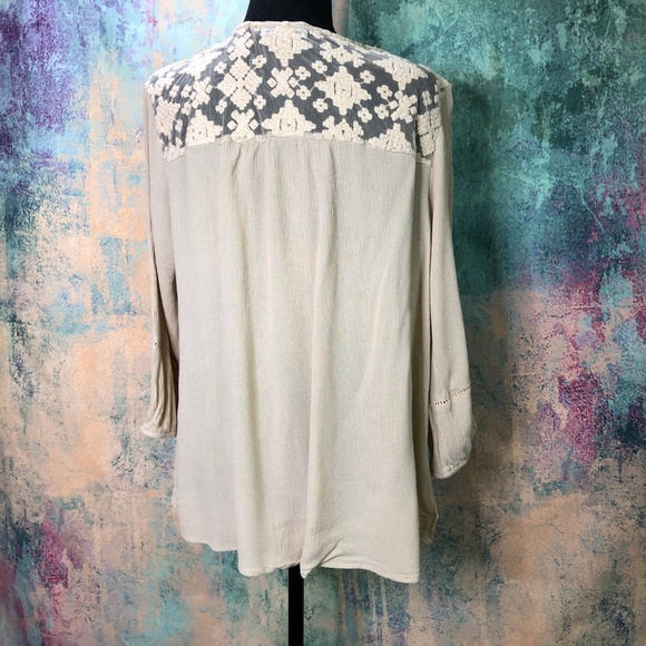 📌John Paul Richard Beautiful Ivory Lace Top - Picture 2 of 8